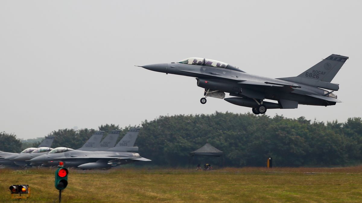Taiwan Military Drill For Preparedness Enhancement Amid Chinese Threats
An F-16V jet fighter conducts an emergency landing training at the Air Force base, as the Taiwanese military holds a drill for preparedness enhancement ahead of the Chinese New Year, amid rising threats from China, in Chiayi, Taiwan, on Jan 5, 2022. Taiwan has been facing intensifying threats from Beijing including a record breaking number of PLA warplanes flying into its ADIZ, while the US has been approving more arms sales to Taipei. (Photo by Ceng Shou Yi/NurPhoto via Getty Images)
NurPhoto
nurphoto, general news, chiayi - taiwan, taiwan military