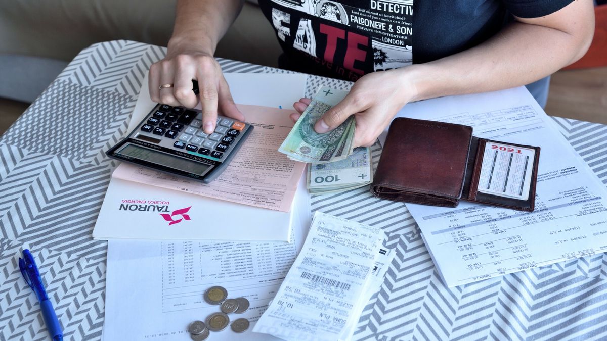 Stock Bart?omiej Magierowski
Fot. Bartlomiej Magierowski/EastNews. Wroclaw 14.06.2021. Zdjecie ilustracyjne: wydatki, planowanie budzetu domowego, pieniadze, rachunki i kalkulacje.
Bartlomiej Magierowski