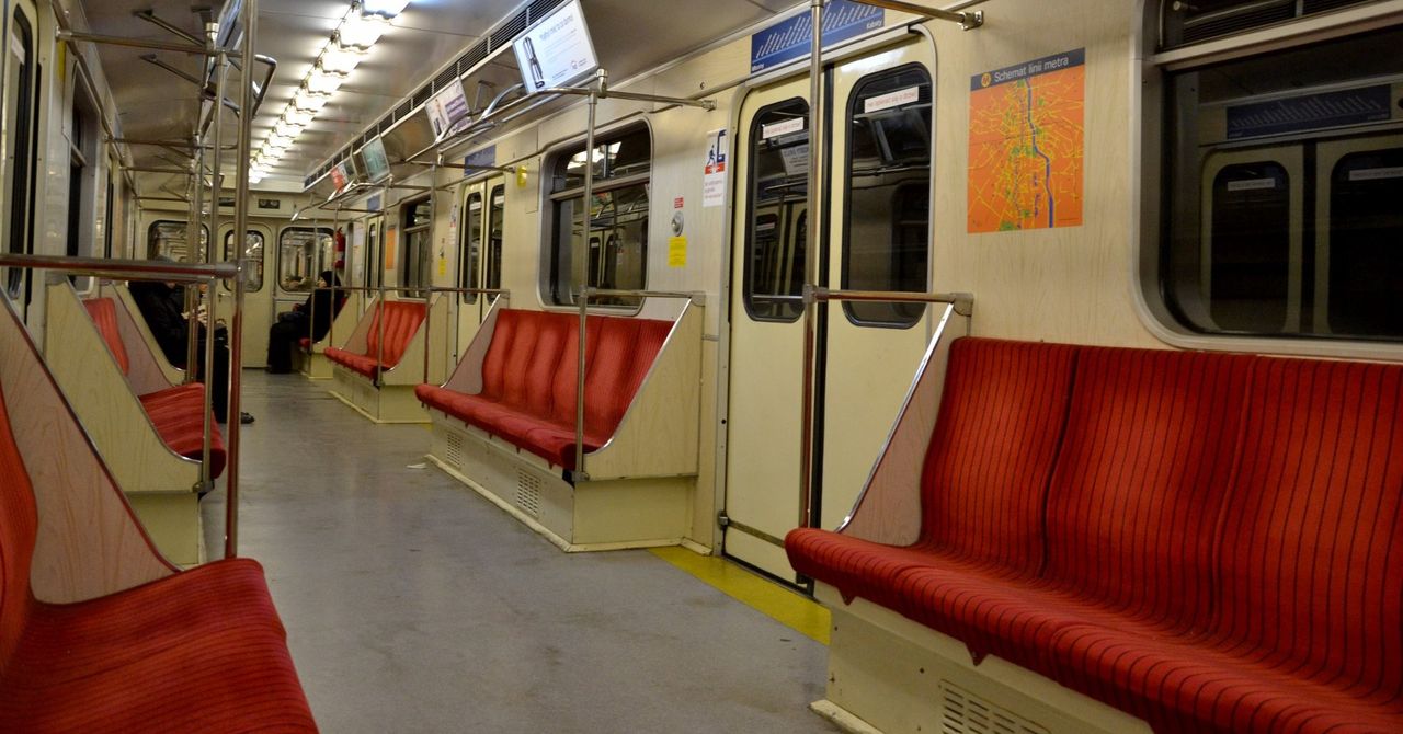 Warszawa: Pluskwy w metrze. Jak często czyszczone są pojazdy?