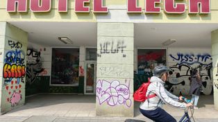 Dawny hotel zaczyna straszyć w centrum Poznania. Hotel Lech nie działa od 6 lat i szpeci otoczenie, które odnowiono za miliony złotych