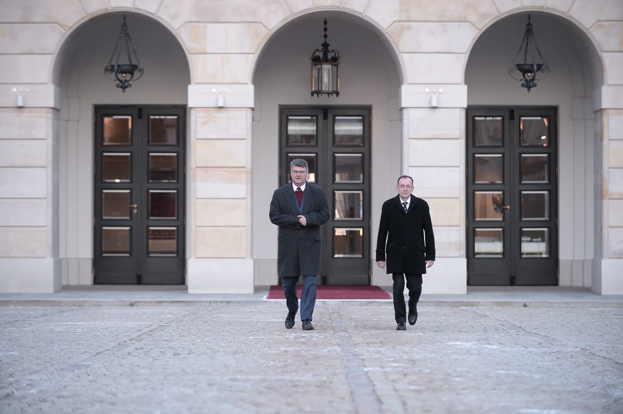 Mariusz Kamiński i Maciej Wąsik przed Pałacem Prezydenckim