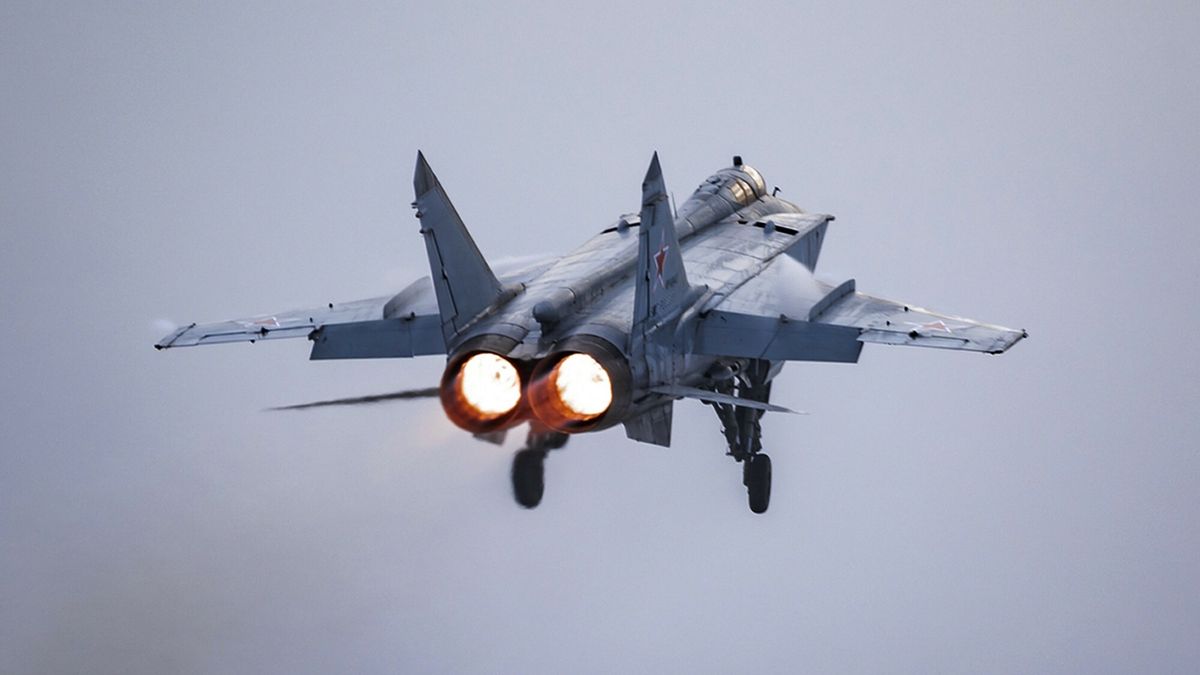 Wojna w Ukrainie - armia rosyjska
In this photo provided by the Russian Defense Ministry Press Service on Monday, Feb. 14, 2022. A MiG-31 fighter of the Russian air force takes off at an air base during military drills in Tver region, Russia. (Russian Defense Ministry Press Service via AP)
Russian Defense Ministry Press Service