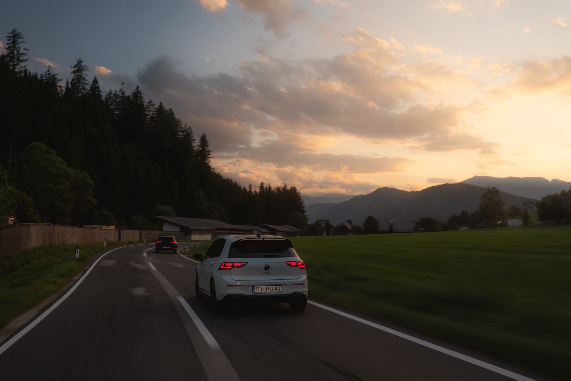 Gran turismo: Volkswagen Golf GTI Clubsport i R w Alpach