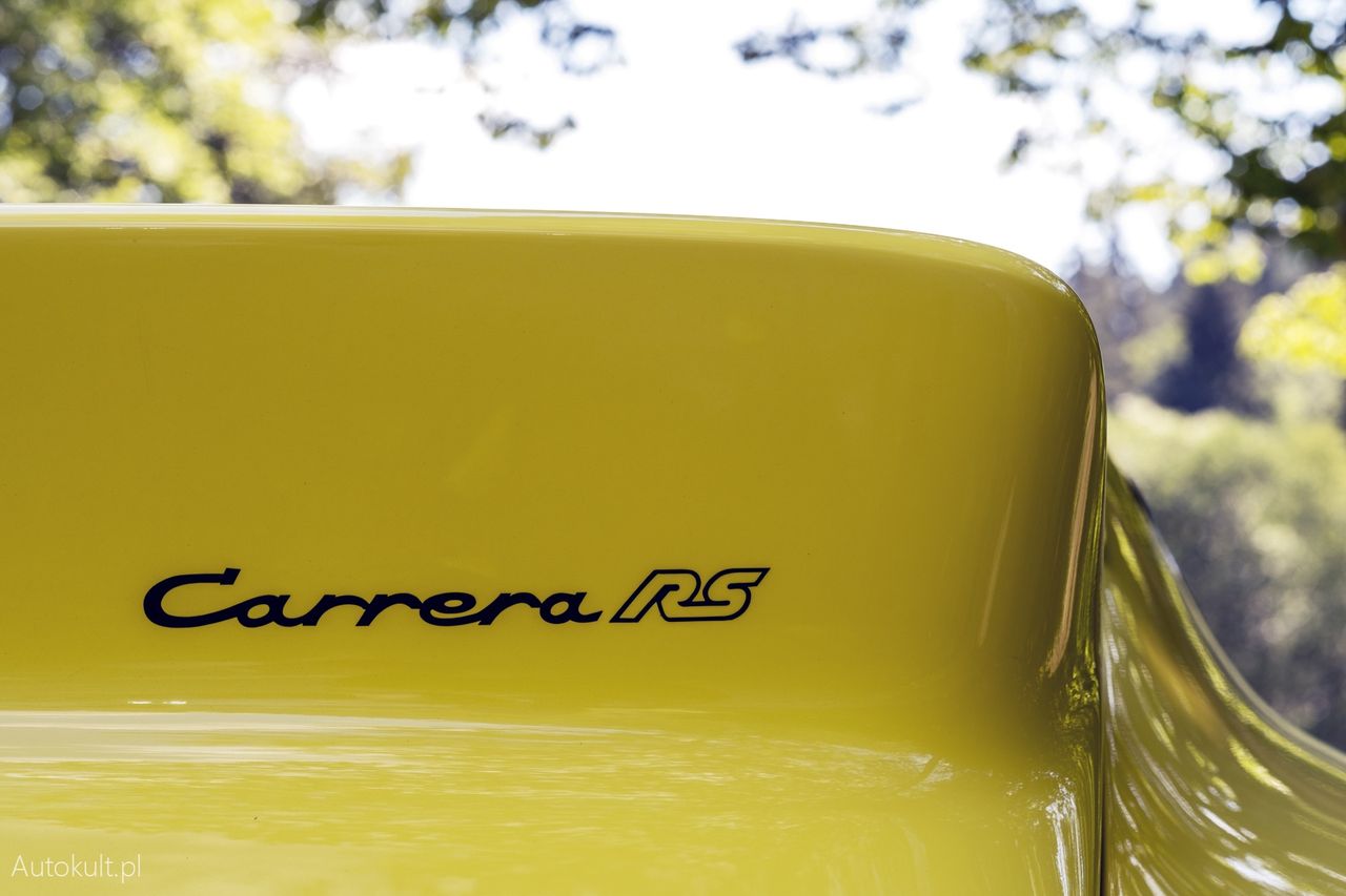 Porsche 911 GT3 Touring vs Porsche 911 Carrera RS 2.7
