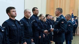 Kolejni absolwenci słupskiej szkoły policji ruszą w teren. 46 nowych funkcjonariuszy (zdjęcia)