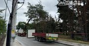 Warszawa: Ramieniem HDS podczas rozładunku zawadził o linię średniego napięcia. Prąd raził operatora, zapaliły się opony