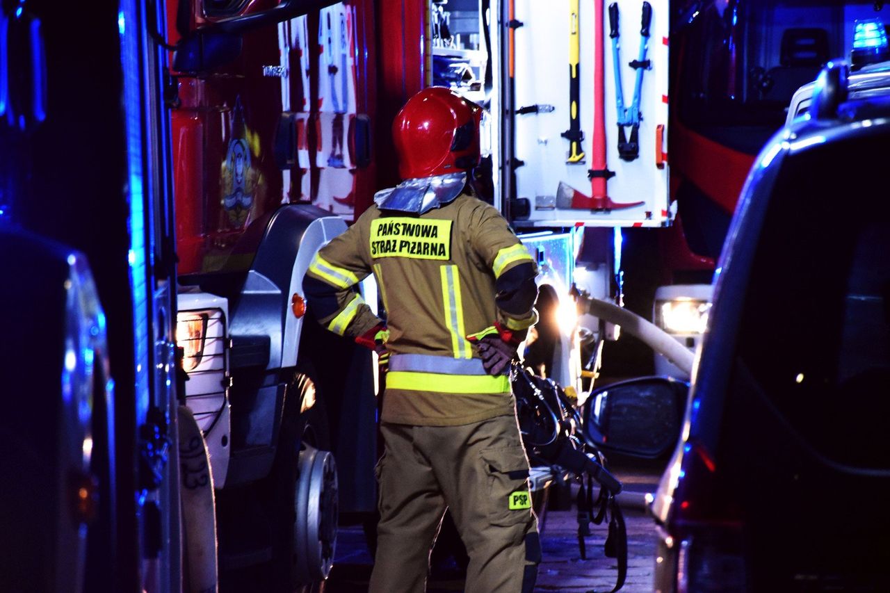 Świecie: Pożar domu. Ogień przeniósł się z wiaty. Jedna osoba została ranna