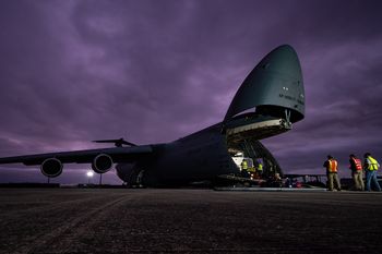 C-5 Galaxy wylądował na Azorach. To przygotowania do ataku na Iran?