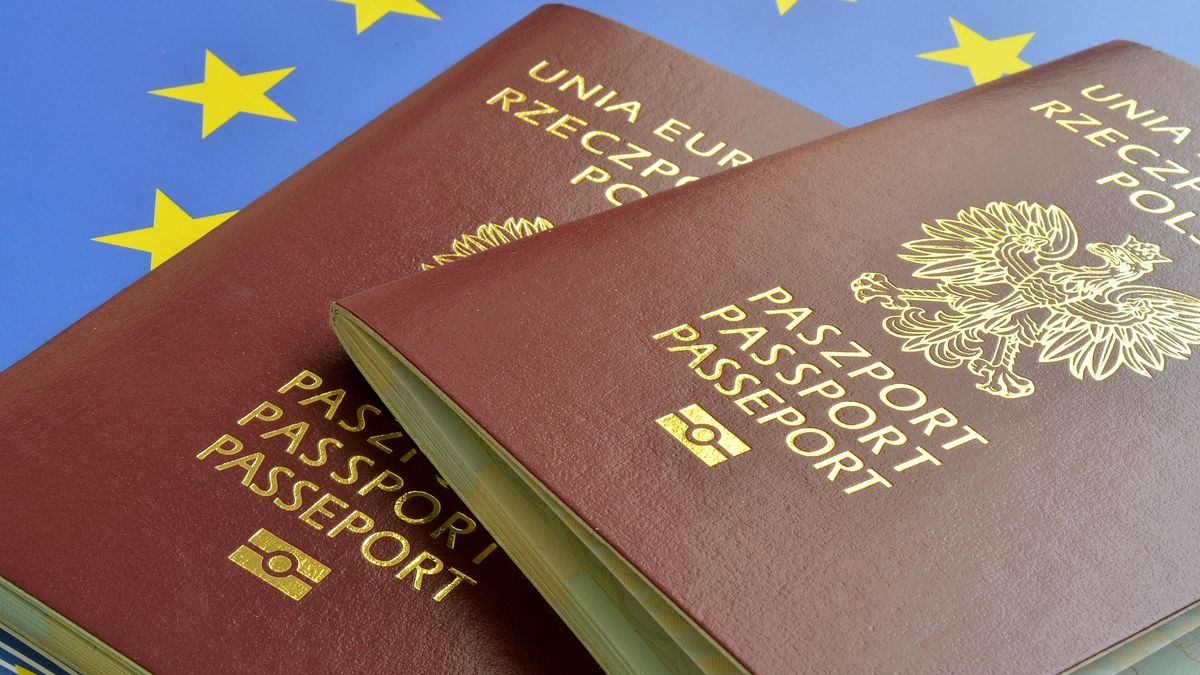 paszport, polska, dowód osobisty, dokumenty, brexit, unia europejska, podróże, granice, flaga ue, celnik, transfer, polityka