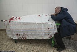 Tak wygląda wojna w Ukrainie. Ojciec opłakuje śmierć syna