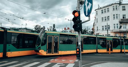 "Bulwersujące podejście". Została wyproszona z tramwaju z trójką dzieci