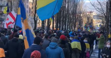 Mieszkańcy Kijowa wyszli na ulice. "Ukraina będzie stawiać opór"