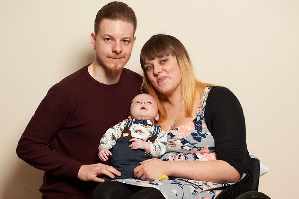 Kirsty i Ben Bell ze swoim synkiem Harrym 