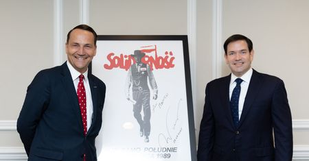 Sikorski w USA. Spotkał się z człowiekiem Trumpa