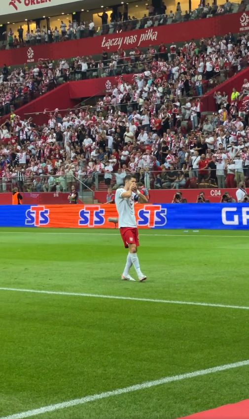Nietypowy gest Lewandowskiego podczas meczu z Wyspami Owczymi