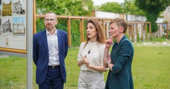 Polskie Baku na skwerze Sendlerowej w Kielcach. Wystawa pokazuje architektoniczne dziedzictwo