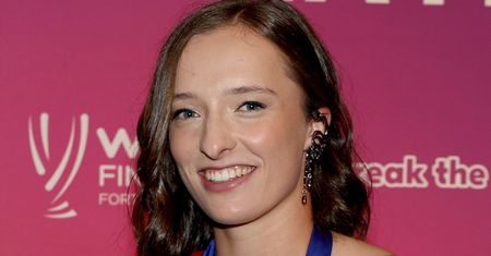 Iga Świątek ZASKAKUJE w wieczorowej sukni na ceremonii losowania grup WTA Finals (ZDJĘCIA)