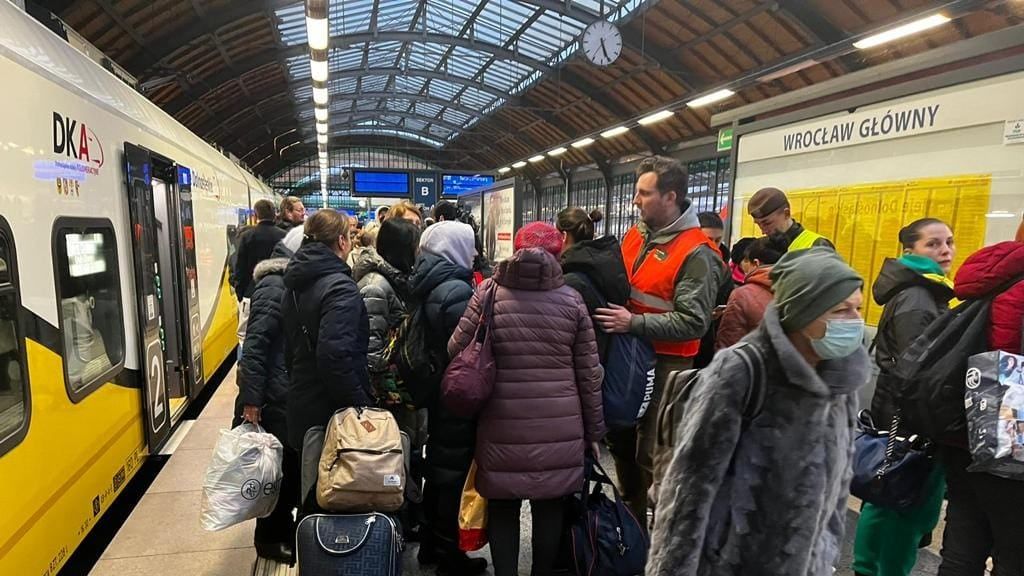 W niedzielę  pociągiem KD przyjechało kolejnych 450 uchodźców 