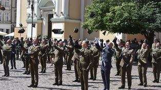 Rogatywki w górę! Wielkie święto Wojska Polskiego w Toruniu: promocja oficerska wróciła po latach