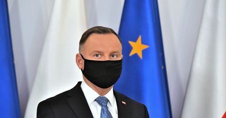 Szczepienia w Polsce. Wpadka Andrzeja Dudy. Prezydenta musiał poprawić rządowy portal
