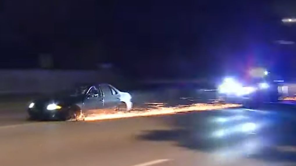 W pewnym momencie mężczyzna uciekał z tylko jednym sprawnym kołem