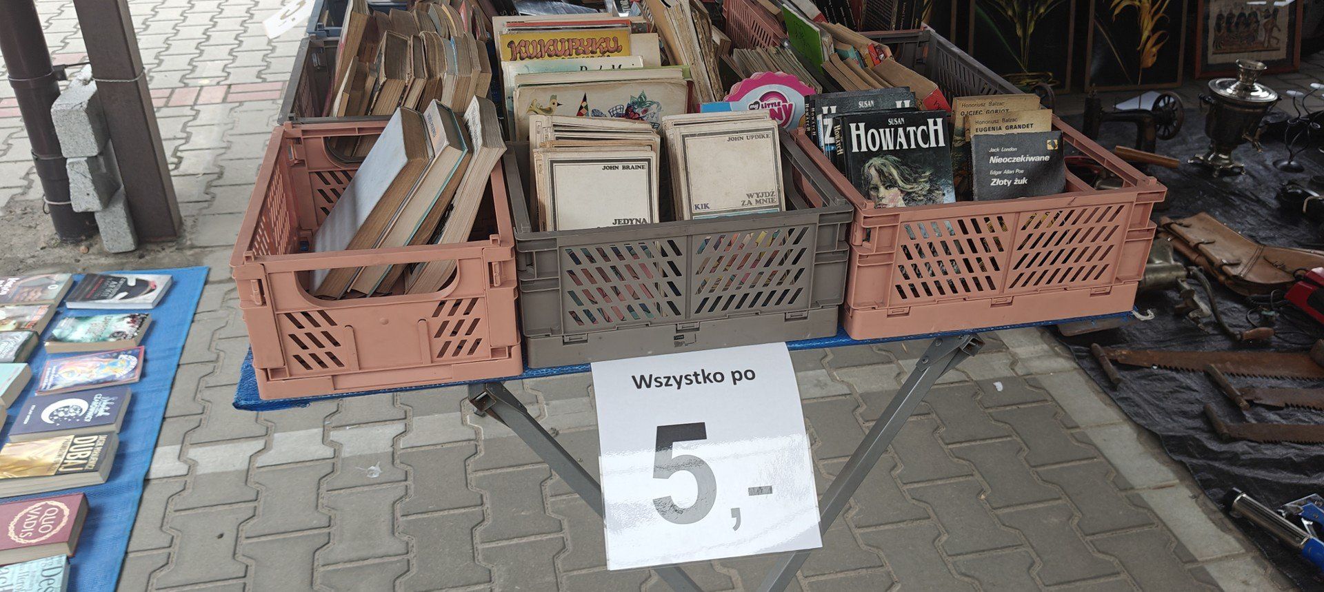 W koszach czekały produkty w okazyjnych cenachPrzewijaj w dół, aby przejść do następnych zdjęć!