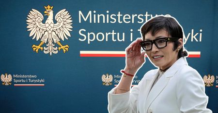 Prokuratura w budynku Ministerstwa Sportu i Turystyki. W tle feralny raport o Polakach