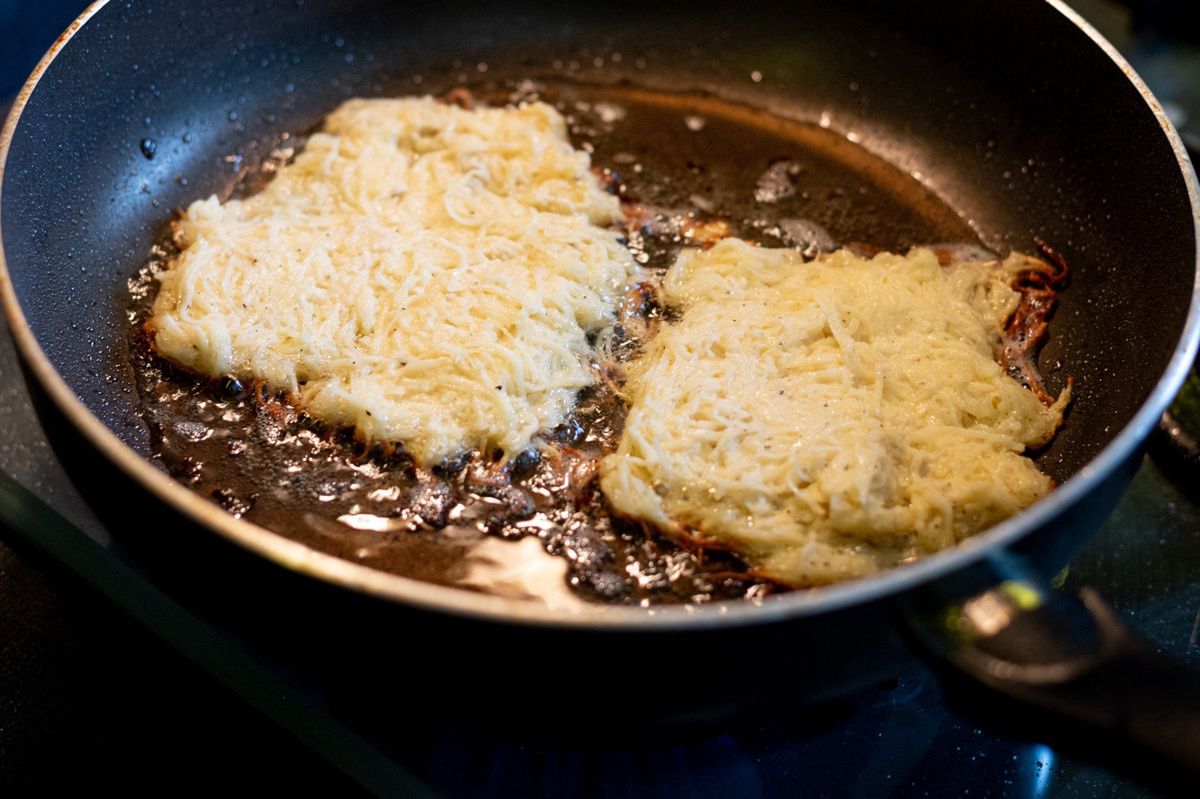 Clever trick to stop oil splatter when frying pancakes
