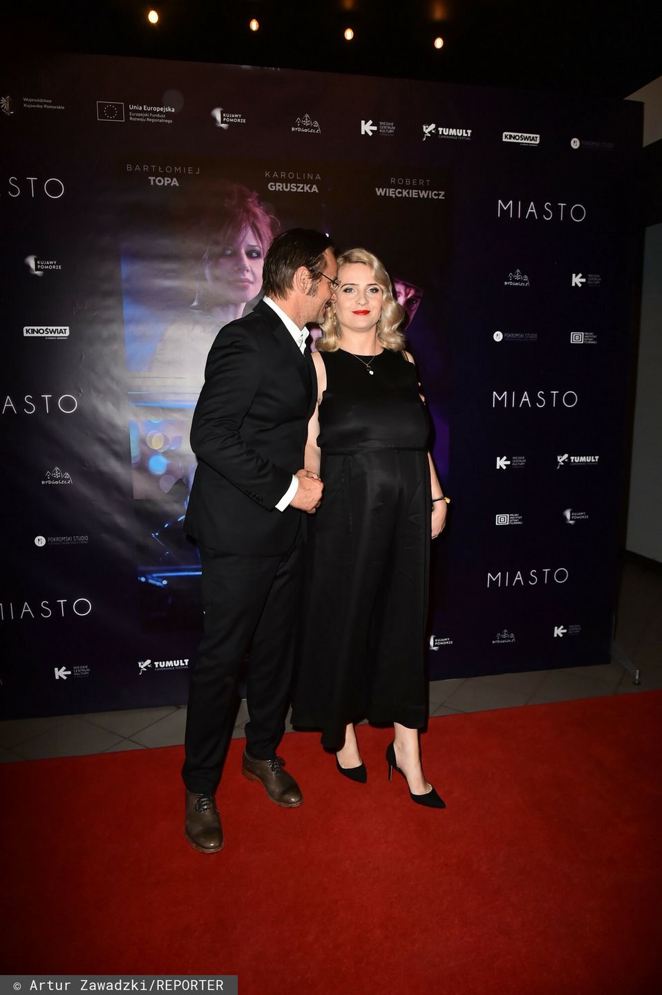 Bartłomiej Topa i Gabriela Mierzwiak na premierze filmu "Miasto"