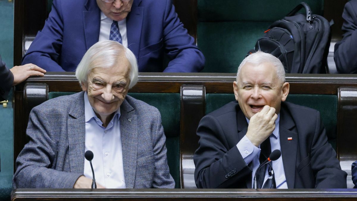 27. posiedzenie Sejmu X kadencji
24.01.2025. Warszawa. 27. posiedzenie Sejmu X kadencji. Fot. Filip Naumienko/REPORTER 
N/z: Ryszard Terlecki, Jaroslaw Kaczynski, Piotr Glinski
Filip Naumienko/REPORTER