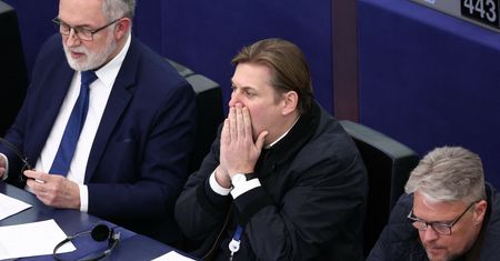 Niemiecki europoseł w kłopotach. Ujawniono obciążające wiadomości
