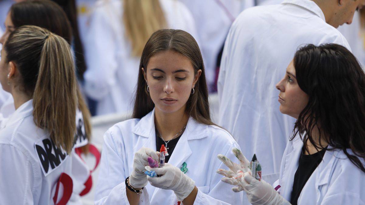 Młodzi ludzie garną się na studia medyczne