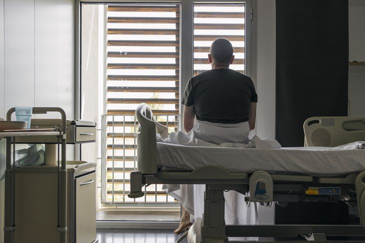 Suplementy podczas leczenia. Onkolog ostrzega przed poważnymi konsekwencjami