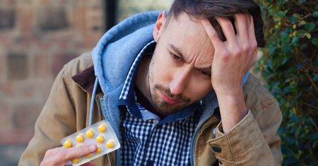Biorą benzodiazepiny. Silnie uzależniają, a bywają przepisywane "na wszelki wypadek"