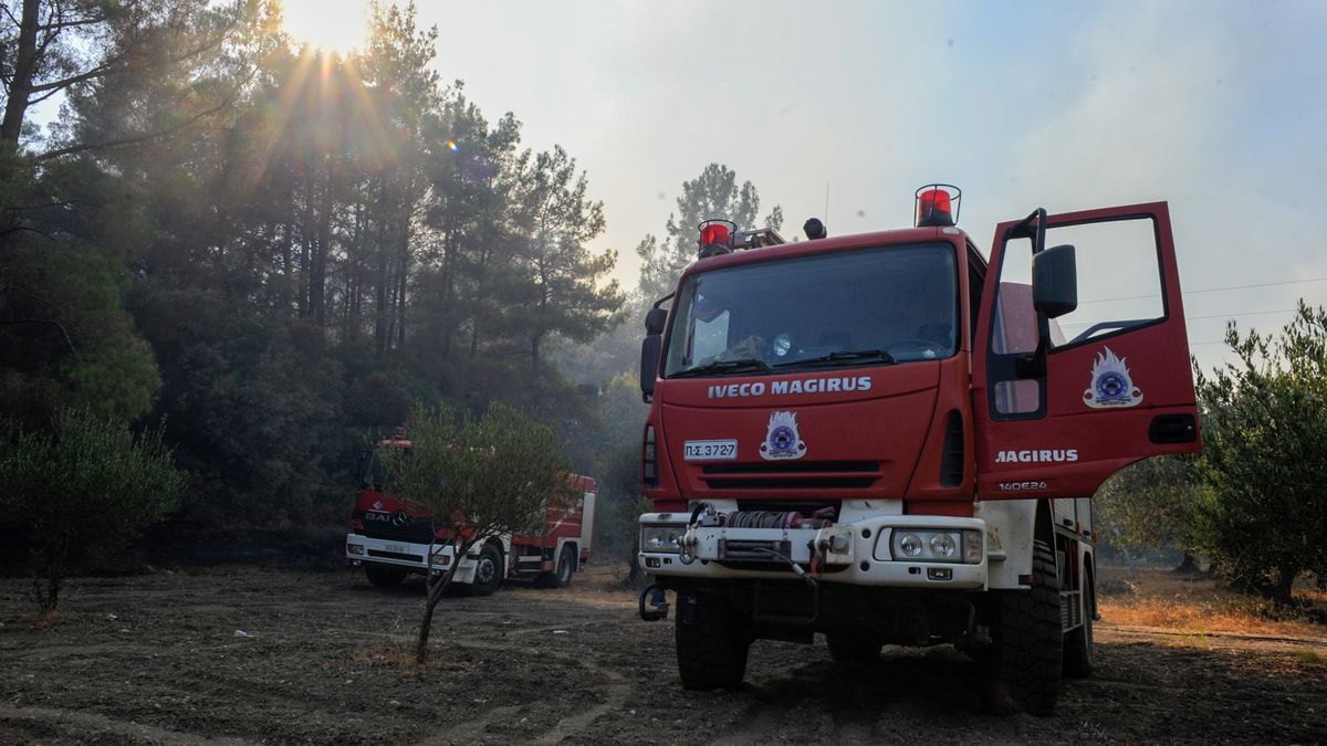 RODOS, GREECE - AUGUST 02: Firefighter team battle against the forest fires in the isle of Rodos, Dodecanese, Greece on August 02, 2021. (Photo by LEFTERIS DAMIANIDIS/Anadolu Agency via Getty Images)