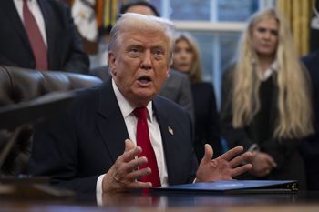 Trump w tarapatach? Spada poparcie i rośnie bunt w jego partii