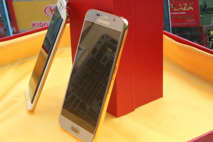 Możesz już kupić Galaxy S6 i S6 edge w obudowach z 24-karatowego złota 22
