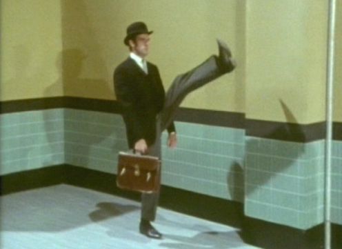 niezłe wideo: Jak wygłądałby skecz Monty Pythona opowiedziany przez Michaela Moore'a