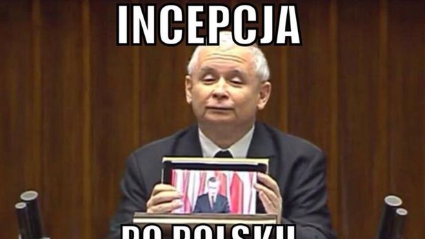 WTF dnia: co Kaczyński pokazuje posłom na iPadzie? [zdjęcia] 1