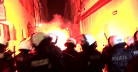 Strajk Kobiet. Marsz "Na Warszawę" przemaszerował przez stolicę. "Zrobiłyśmy Jarosławowi lockdown". Relacja na żywo