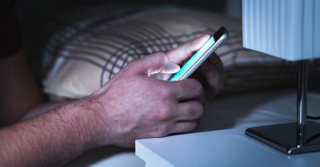 Miał romans z partnerką syna. Obawia się, że jest prawdziwym ojcem "wnuka"