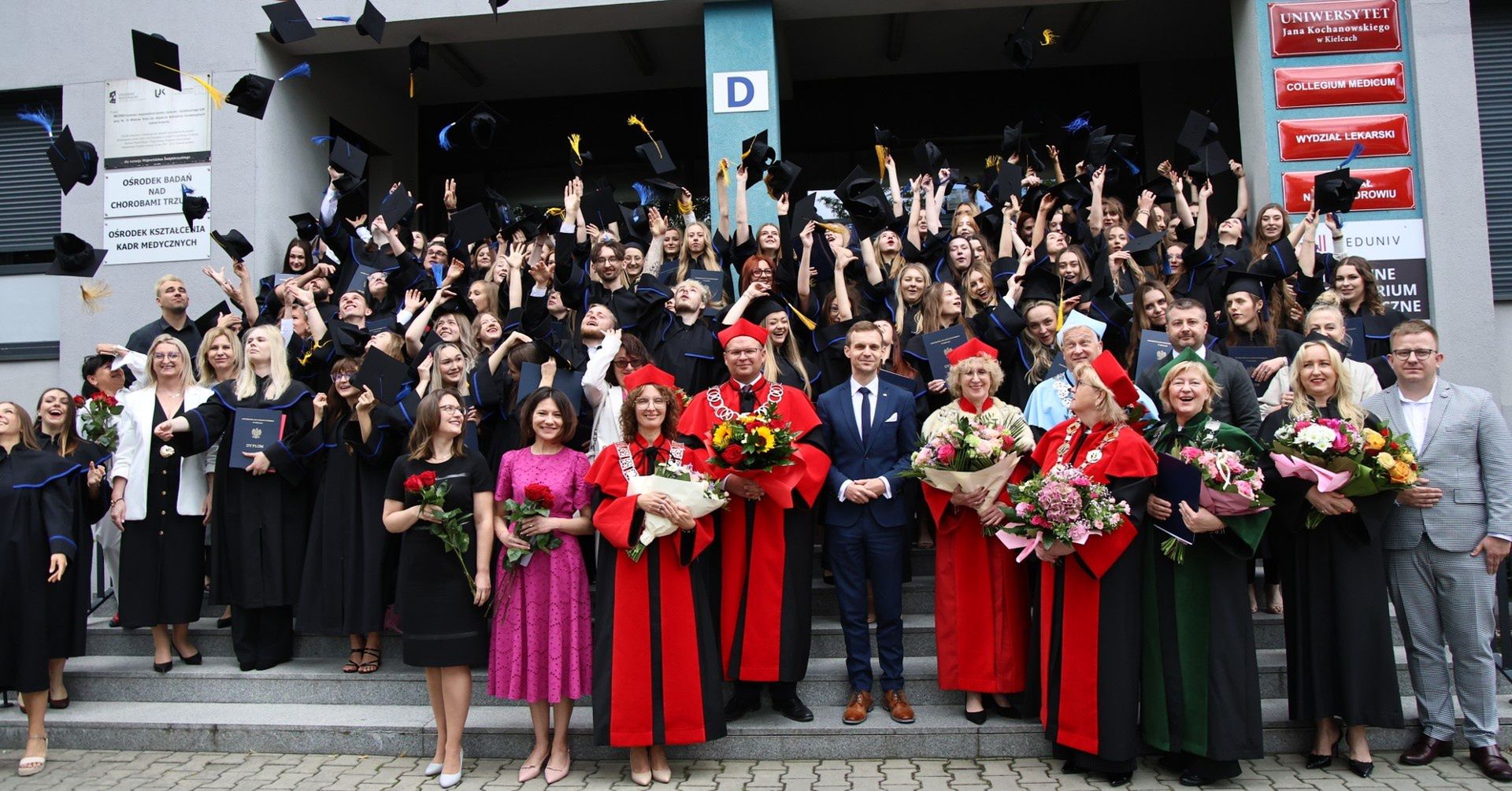 Mamy kolejnych absolwentów wydziału nauk o zdrowiu UJK