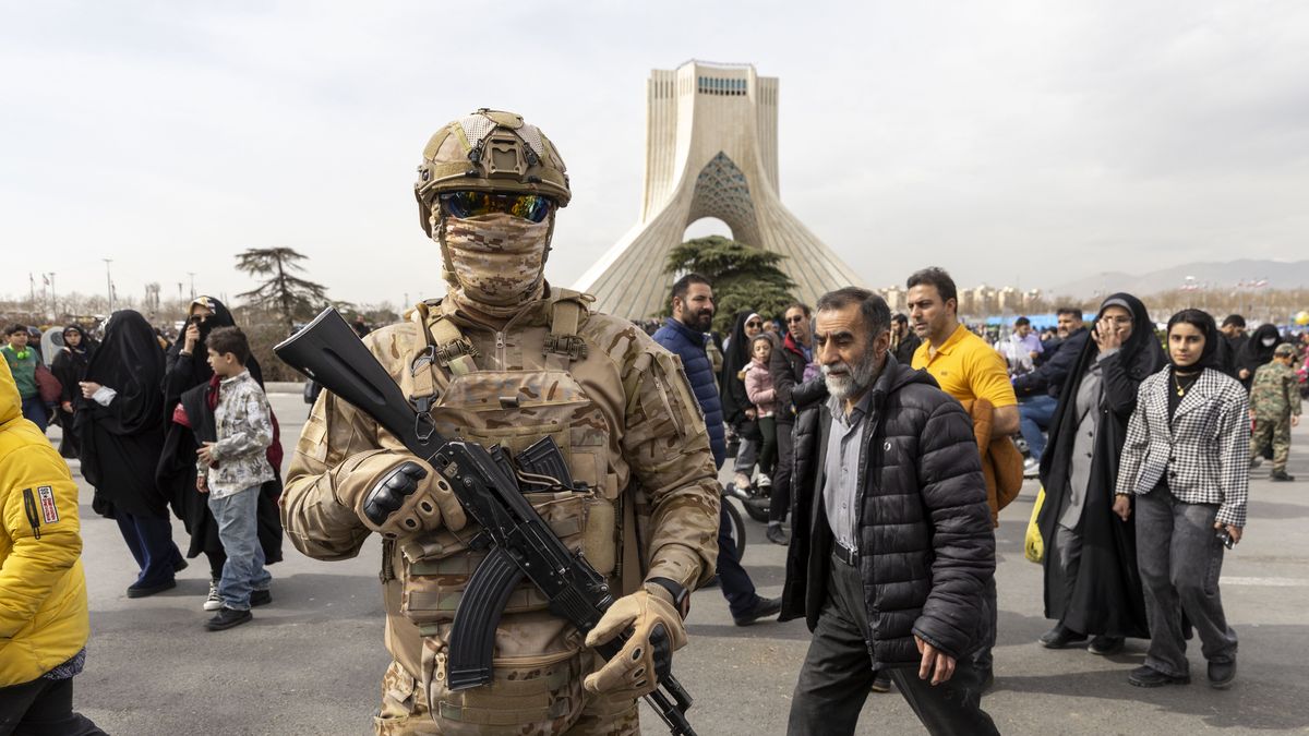 TEHRAN, IRAN - FEBRUARY 11: An Iranian special forces agent patrols during commemorations to mark the anniversary of the 1979 Iranian Revolution on February 11, 2026 in Tehran, Iran. In that year, Ruhollah Khomeini led an overthrow of the Pahlavi dynasty in 1979 and established himself as Supreme Leader of the Islamic Republic of Iran. (Photo by Majid Saeedi/Getty Images)