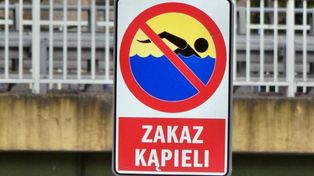 Czerwone flagi nad Bałtykiem. Sprawdź, gdzie nie wejdziesz do wody