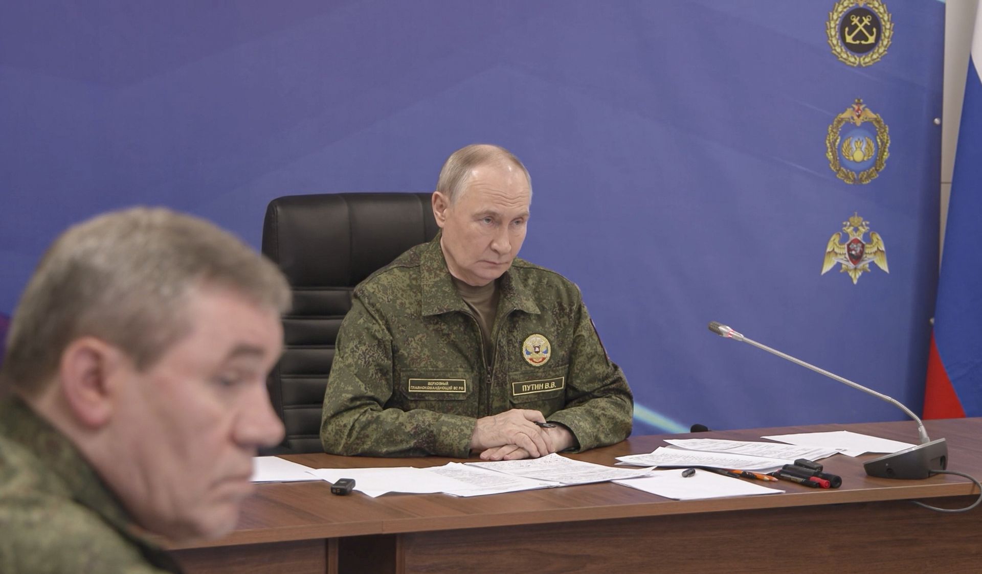 wiadomości,aktualności,WP Wiadomości Putin zwołał naradę z oficerami. Gierasimow zapewniał o ofensywie