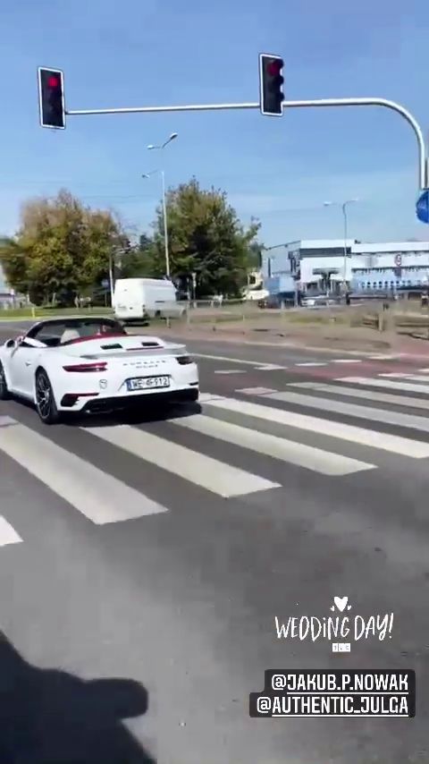 Julia Królikowska z mężem przejeżdżają na czerwonym świetle