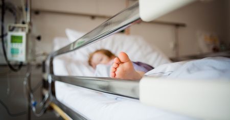 Przełom w leczeniu głodzonej Helenki. Szpital o postępach