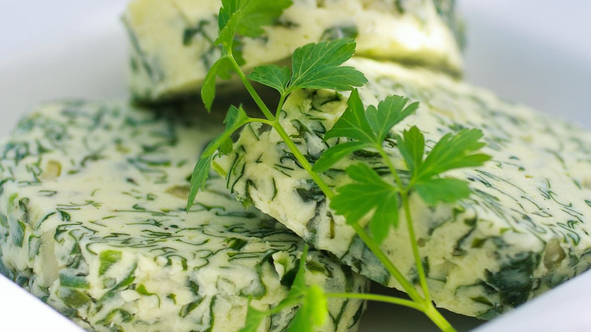 Masło z dodatkem czosnku niedźwiedziego