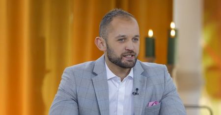 "Rolnik szuka żony". Stanisław POKAZAŁ DZIEWCZYNĘ! Dociekliwi fani pytają, czy poznał ją przed programem...