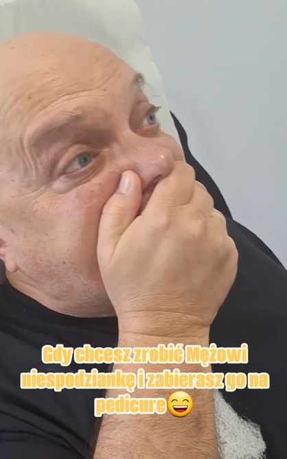 Krzysztof Skiba podczas pedicure (Instagram)